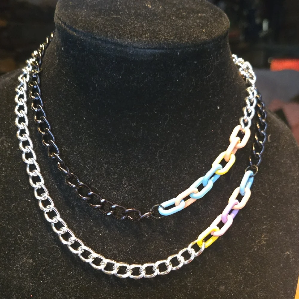 Multicolor Chain Necklace - Picture 4 of 10